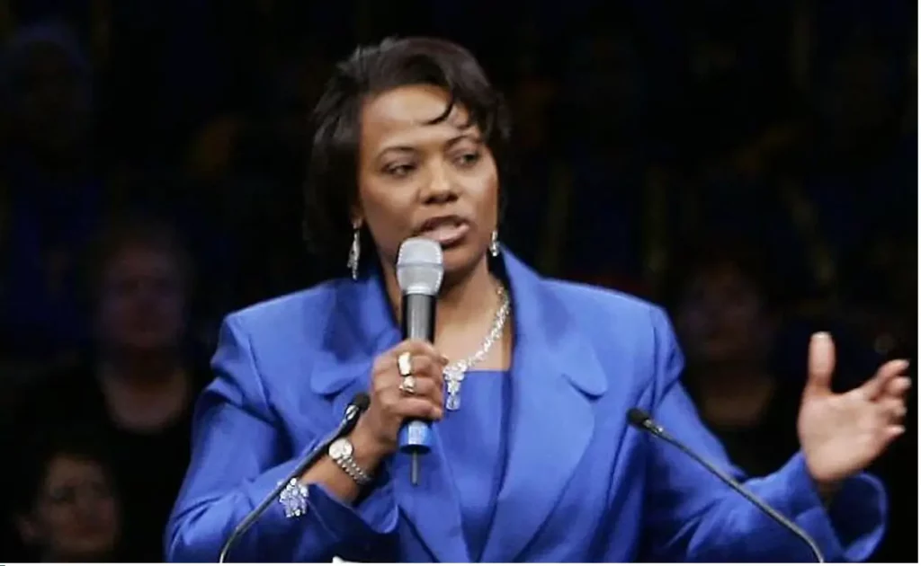 AKAs, Redemption Bank offer financial services to Black community